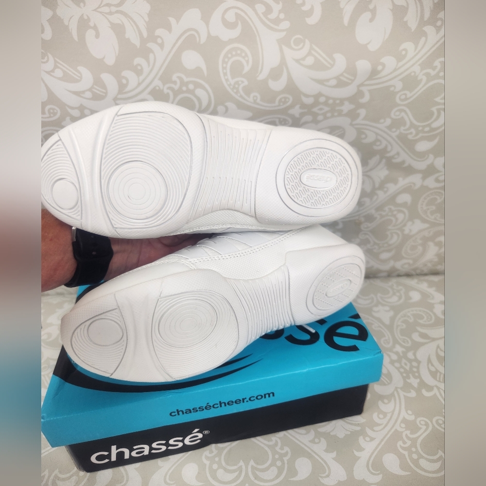 NIB Chassé Kids White Cheer Sneakers - Picture 7 of 7